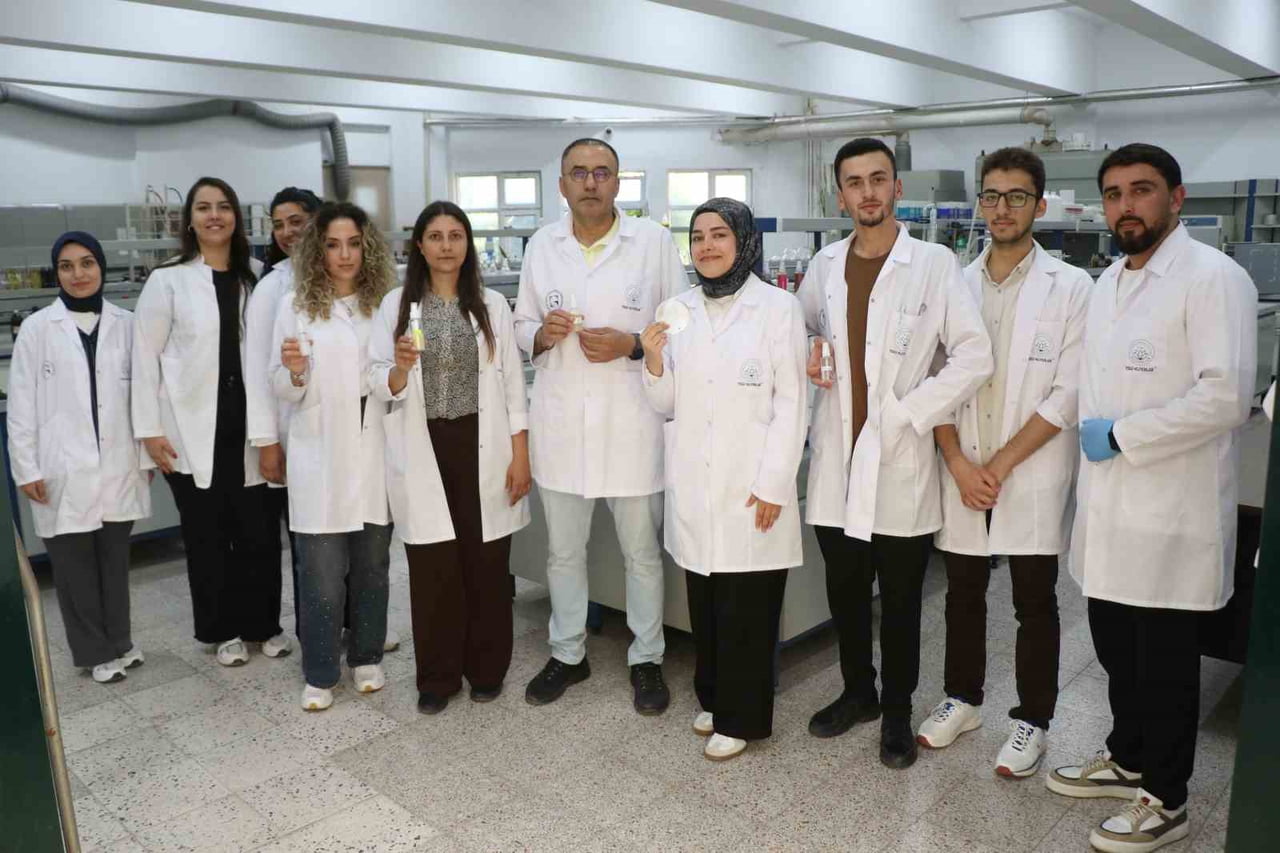 TOKAT GAZİOSMANPAŞA ÜNİVERSİTESİ'NDE DOĞAL BİTKİ ÖZLERİNDEN GELİŞTİRİLEN VE ÇOCUKLARIN DA GÜVENLE...