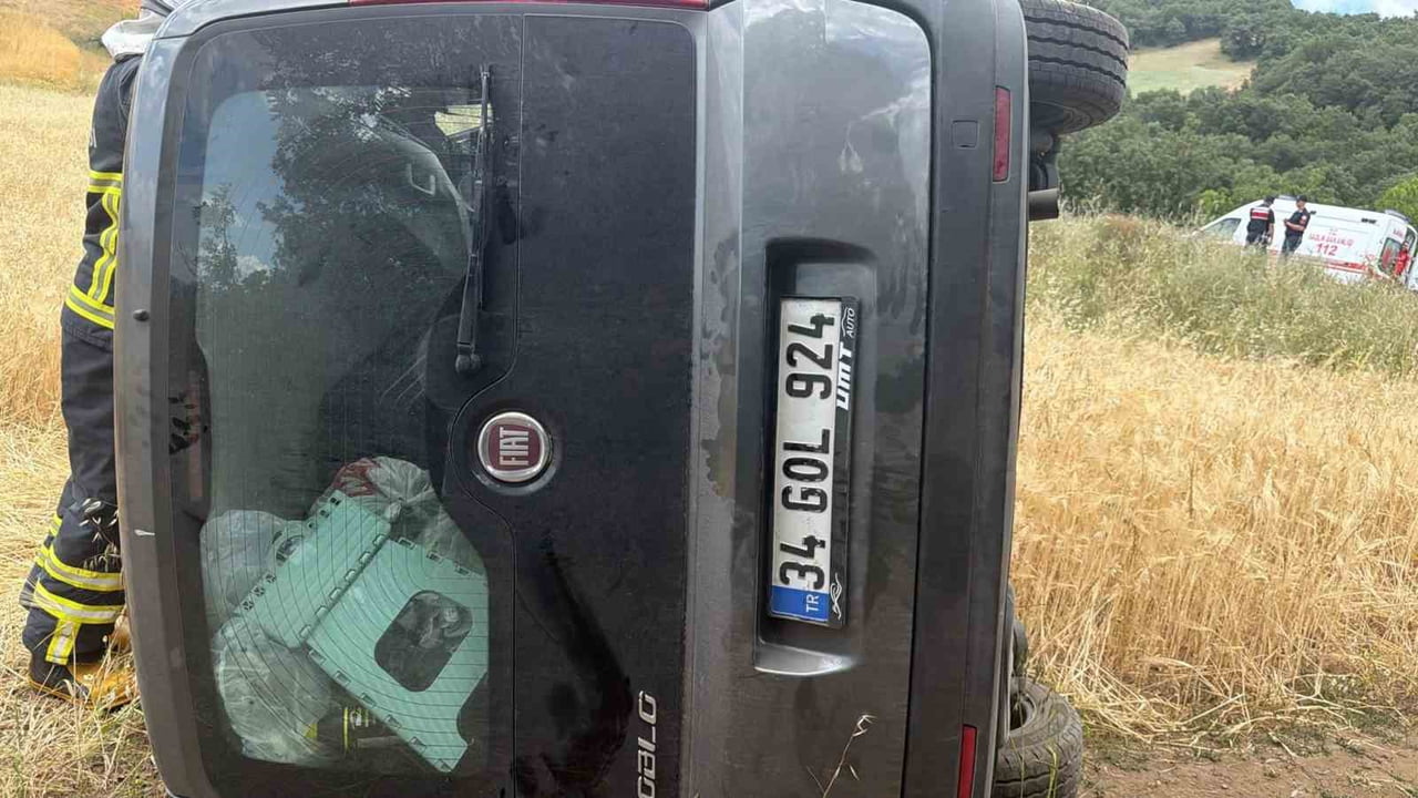 TOKAT’IN NİKSAR İLÇESİNDE KONTROLDEN ÇIKARAK TAKLA ATAN HAFİF TİCARİ ARAÇTA BULUNAN 5 KİŞİ...