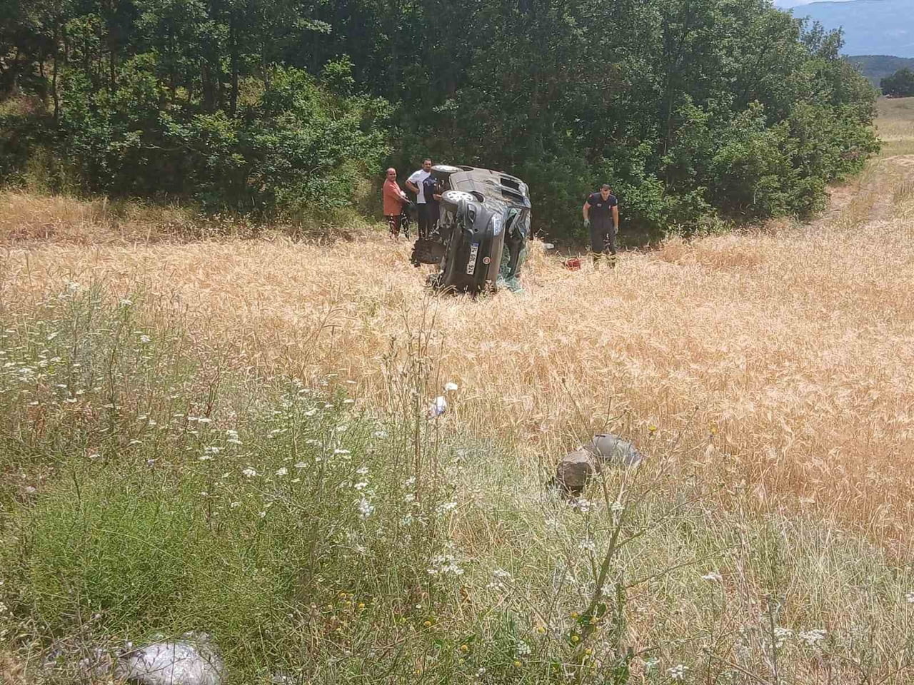 TOKAT’IN NİKSAR İLÇESİNDE KONTROLDEN ÇIKARAK TAKLA ATAN HAFİF TİCARİ ARAÇTA BULUNAN 5 KİŞİ...