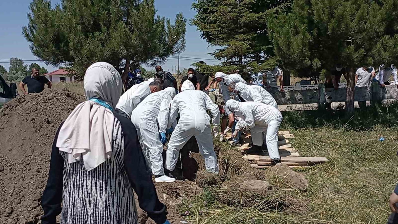 TOKAT’IN SULUSARAY İLÇESİNDE KENE ISIRMASININ ARDINDAN KIRIM KONGO KANAMALI ATEŞİ (KKKA)...