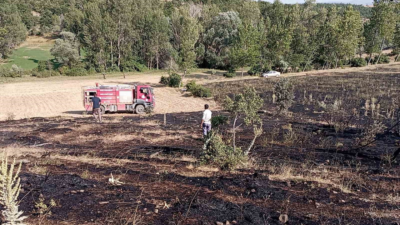 TOKAT’IN YEŞİLYURT İLÇESİNE BAĞLI KUŞÇU BELDESİ YAYLA MEVKİSİNDE ÇIKAN ÖRTÜ YANGININDA YAKLAŞIK 15...