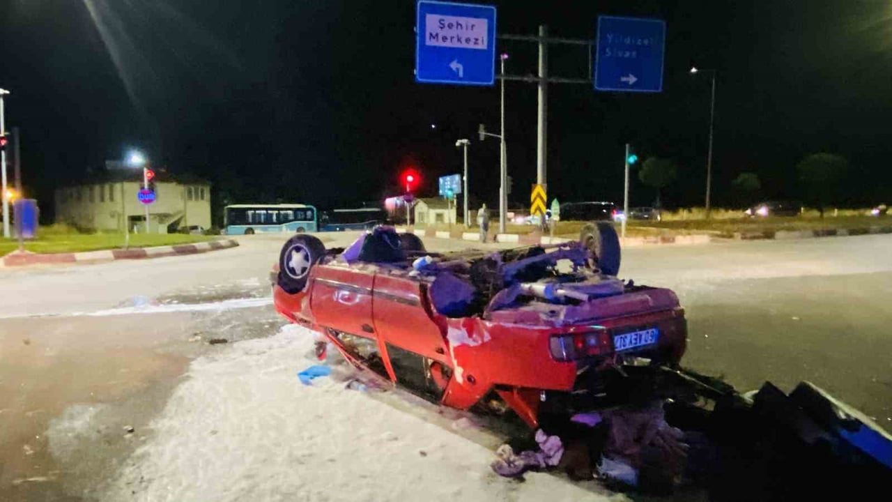 TOKAT’TA MEYDANA GELEN TRAFİK KAZASINDA TOFAŞ MARKA OTOMOBİL TERS DÖNDÜ. KAZADA OTOMOBİLDEKİ İKİ...