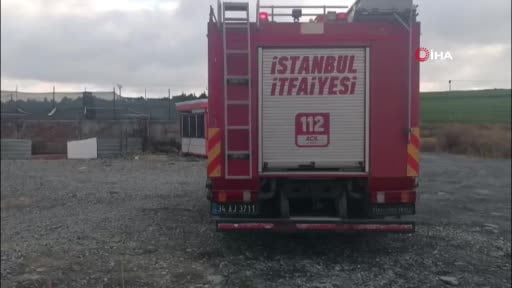 Toprağa saplanan iki büyükbaş hayvanı itfaiye ekipleri kurtardı