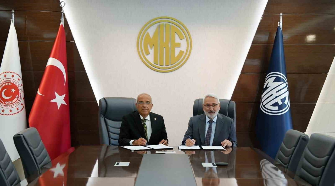 TÖRENDE SPONSORLUK ANLAŞMASI, MKE GENEL MÜDÜRÜ İLHAMİ KELEŞ (SAĞDA) VE TÜRKİYE ATICILIK...