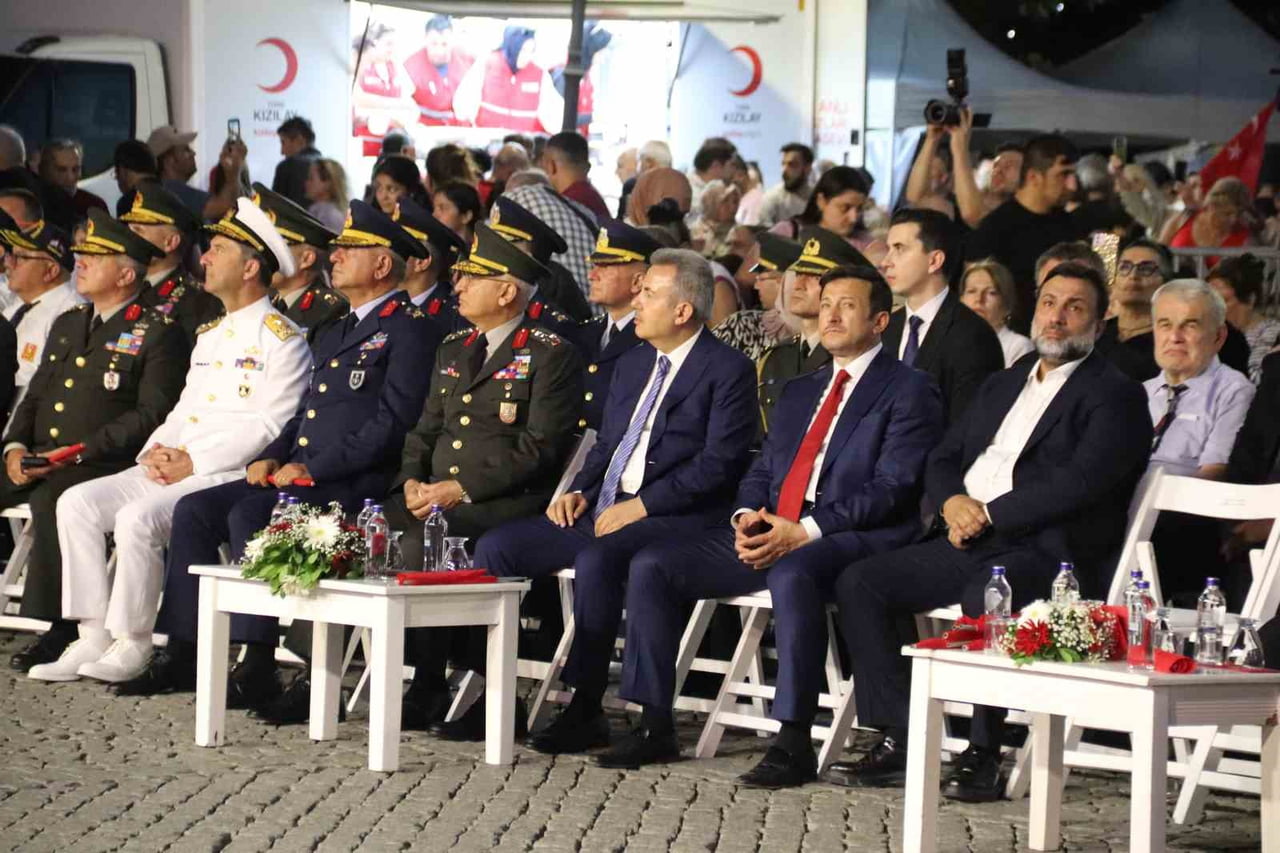 TÖRENE, İZMİR VALİSİ SÜLEYMAN ELBAN, EGE ORDUSU VE GARNİZON KOMUTANI ORGENERAL İRFAN ÖZSERT, ...
