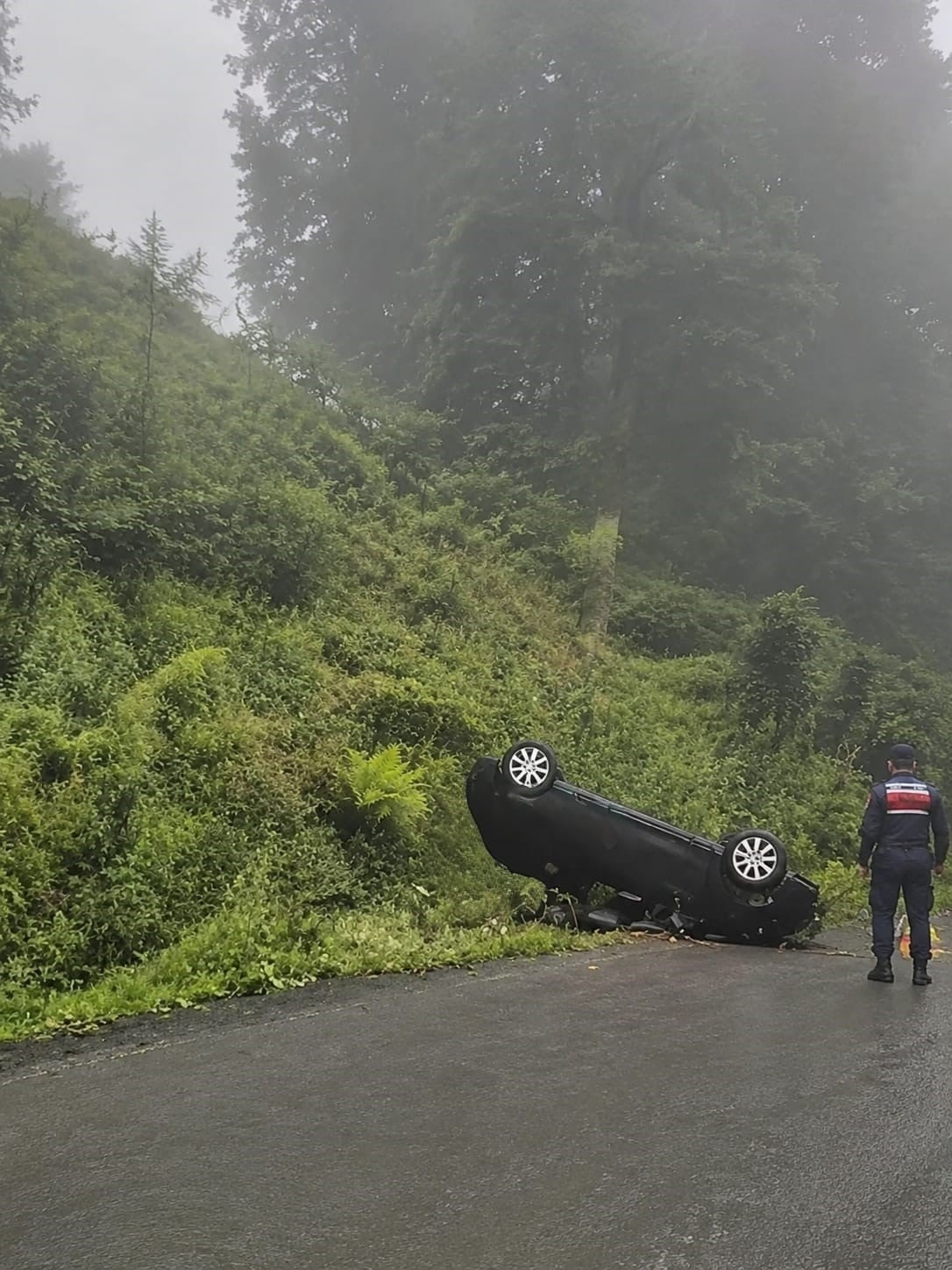 TRABZON'UN AKÇAABAT İLÇESİNDE KONTROLDEN ÇIKAN OTOMOBİLİN UÇURUMA YUVARLANMASI SONUCU MEYDANA...