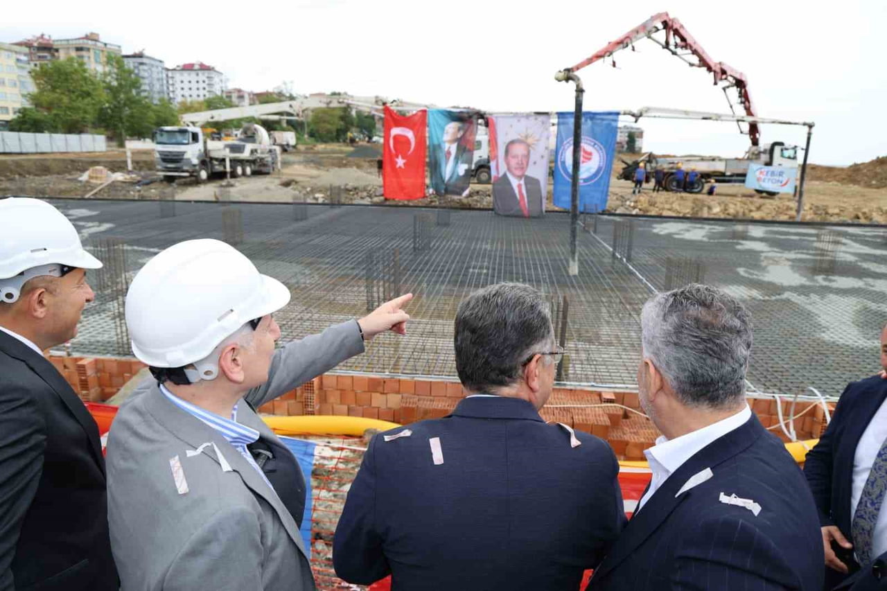 TRABZON'UN AKÇAABAT İLÇESİNDE YAPILACAK YENİ OTOGARIN TEMELİ ATILDI.