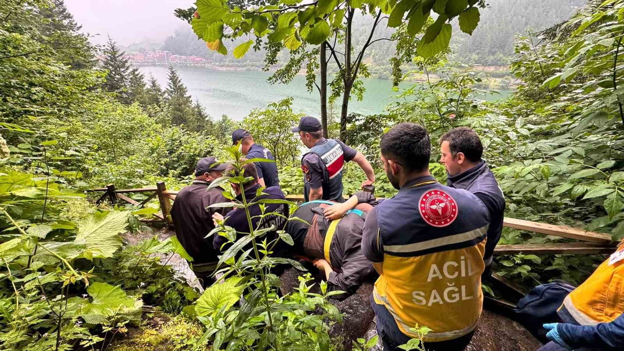 TRABZON'UN ÇAYKARA İLÇESİNİN DÜNYACA ÜNLÜ TURİZM MERKEZİ UZUNGÖL'DE BULUNAN SEYİR TERASI MEVKİİNDE...