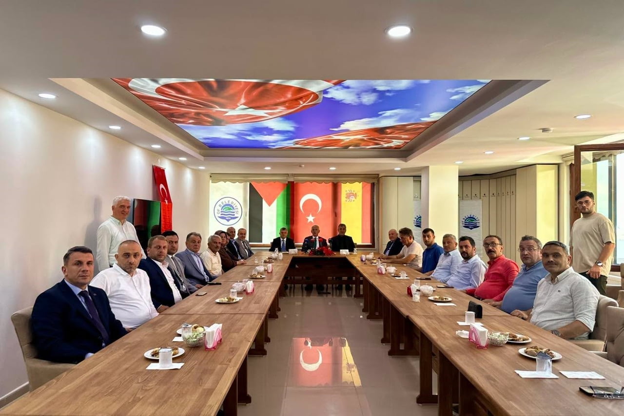 TRABZON'UN OF İLÇE BELEDİYE BAŞKANI SALİM SALİH SARIALİOĞLU,  OF BELEDİYESİ'NDE BASIN TOPLANTISI...