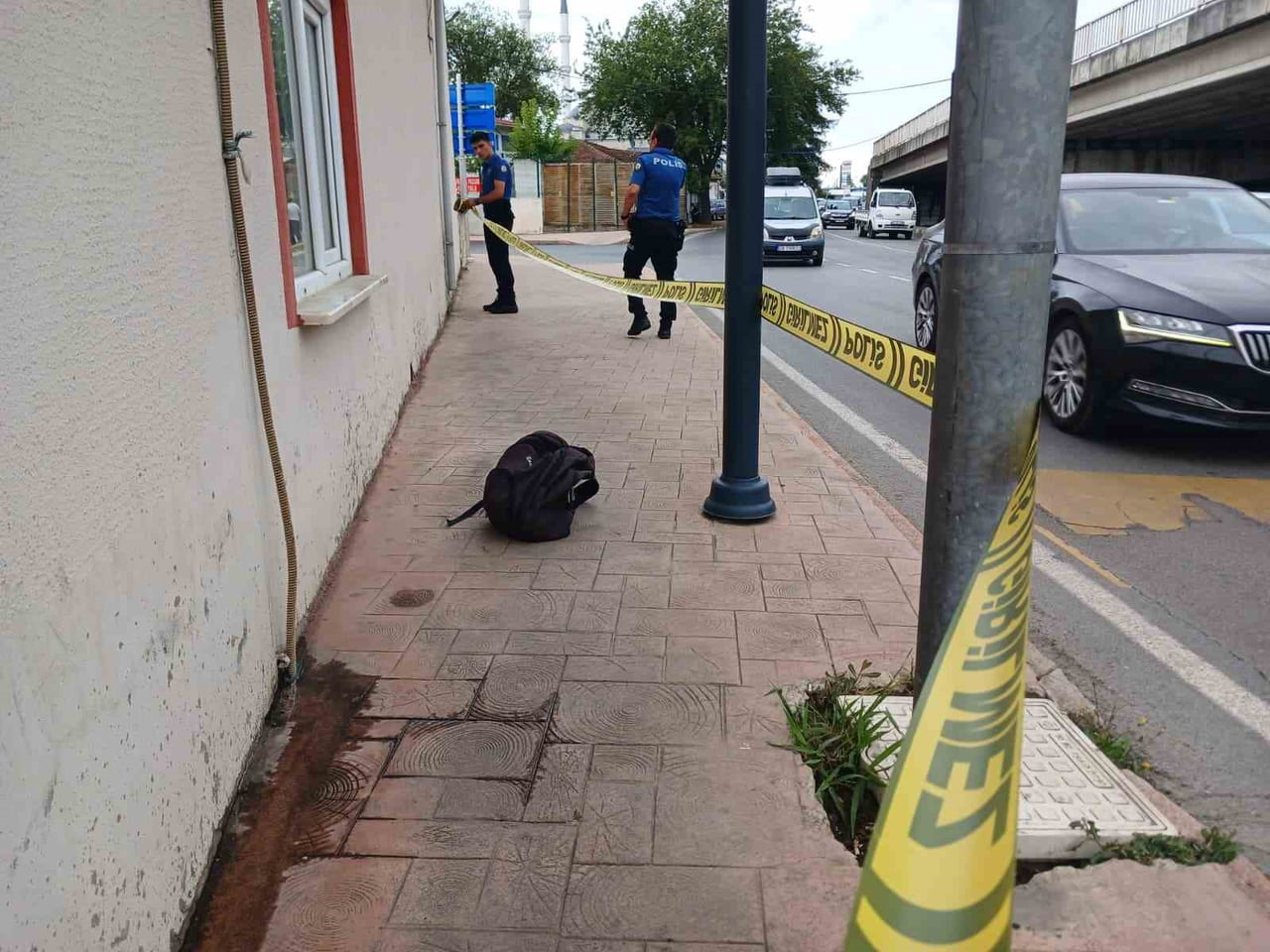 TRABZON'UN ORTAHİSAR İLÇESİ İTFAİYE KAVŞAĞI'NDA BULUNAN ŞÜPHELİ ÇANTA PANİĞE NEDEN...