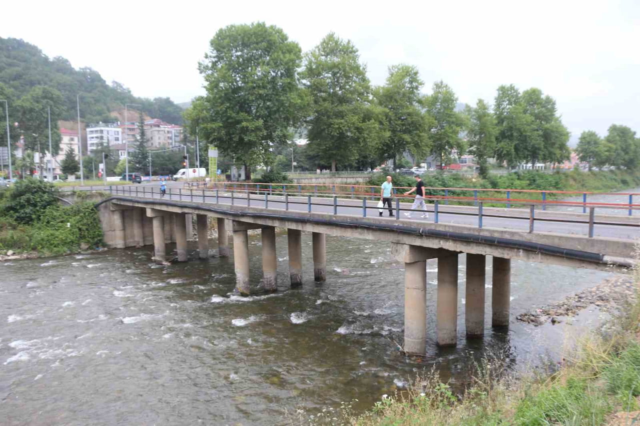 TRABZON'UN ORTAHİSAR İLÇESİNE BAĞLI ÇAĞLAYAN MAHALLESİ'NDE YAKLAŞIK 40 YIL ÖNCE İNŞA EDİLDİĞİ...