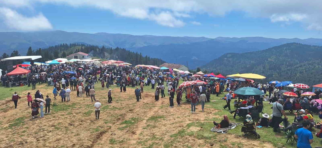 TRABZON'UN ŞALPAZARI İLÇESİNE BAĞLI DOĞANCI MAHALLESİ SAKİNLERİ TARAFINDAN KARAKISRAK YAYLASINDA...