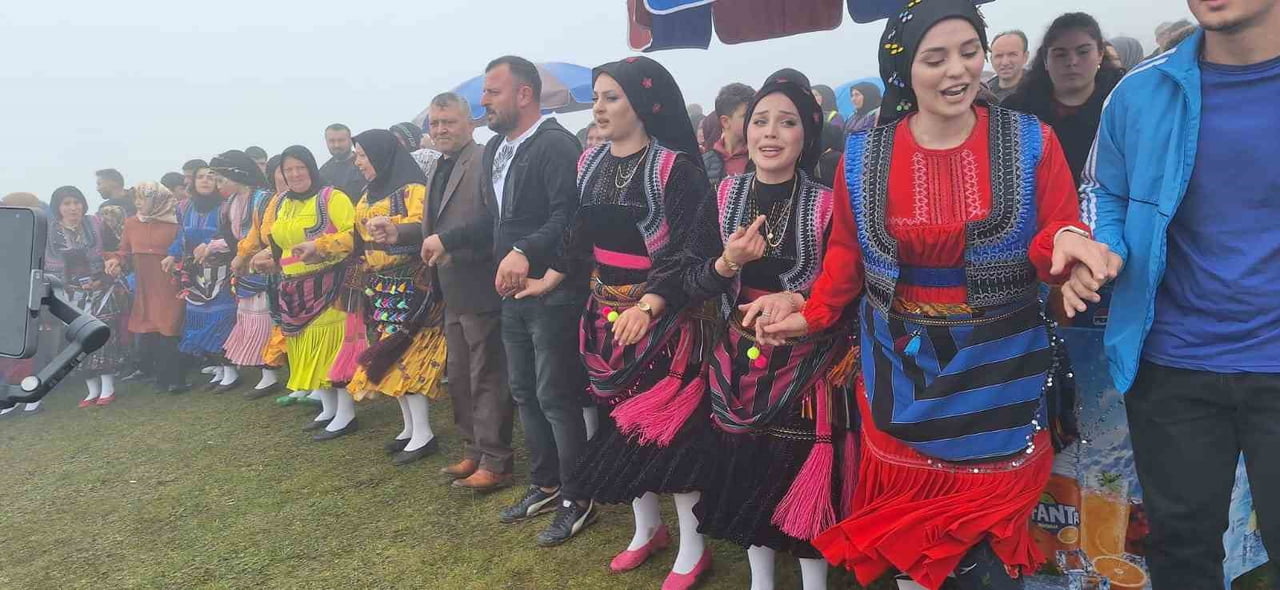 TRABZON’UN ŞALPAZARI İLÇESİNİN ALACA YAYLASI’NDA 196. OTÇU ŞENLİĞİ, ÖNCEKİ YILLARDA OLDUĞU GİBİ...