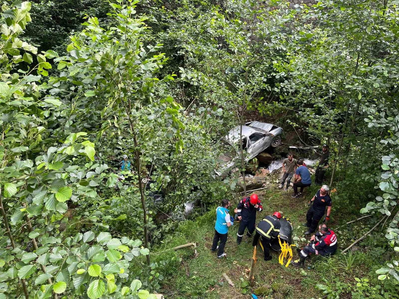 TRABZON’UN SÜRMENE İLÇESİNDE MEYDANA GELEN TRAFİK KAZASINDA İLK BELİRLEMELERE GÖRE 1 KİŞİ ÖLDÜ, 5...