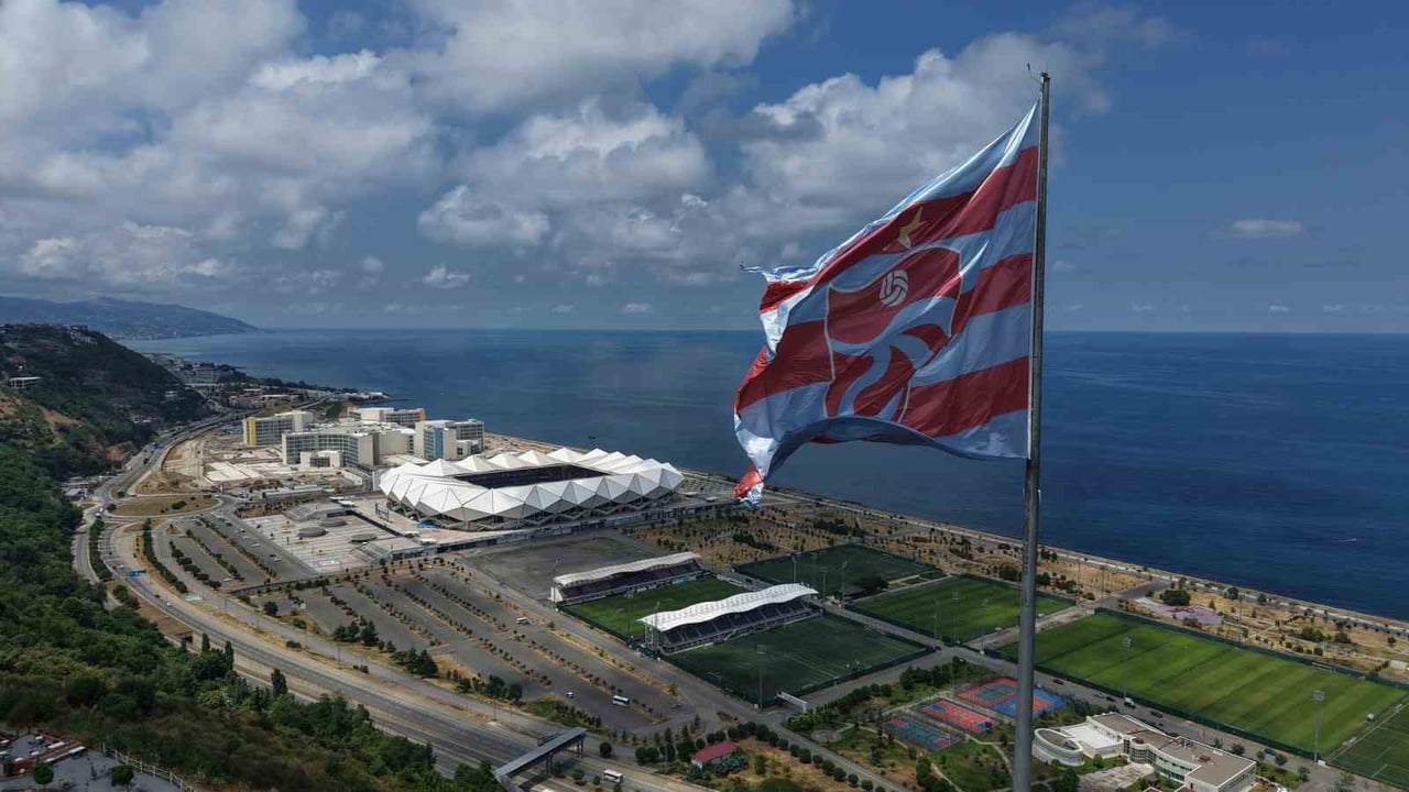 TRABZONSPOR'UN MAÇLARINI OYNADIĞI ŞENOL GÜNEŞ SPOR KOMPLEKSİ'NDE BULUNAN STADYUMDA YENİ SEZON İÇİN...