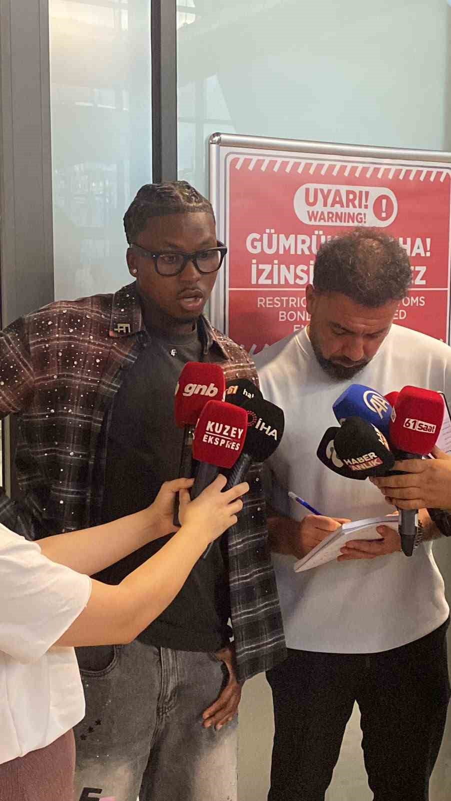 TRABZONSPOR'UN YENİ TRANSFERİ SİDNY LOPES CABRAL, YENİ SEZON HAZIRLIKLARI KAPSAMINDA TRABZON'A...