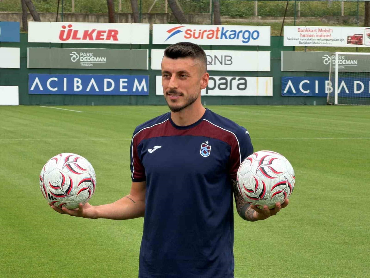 TRABZONSPOR'UN YENİ TRANSFERLERİNDEN METEHAN MİMAROĞLU, BORDO-MAVİLİ FORMAYLA MÜCADELE EDECEK...
