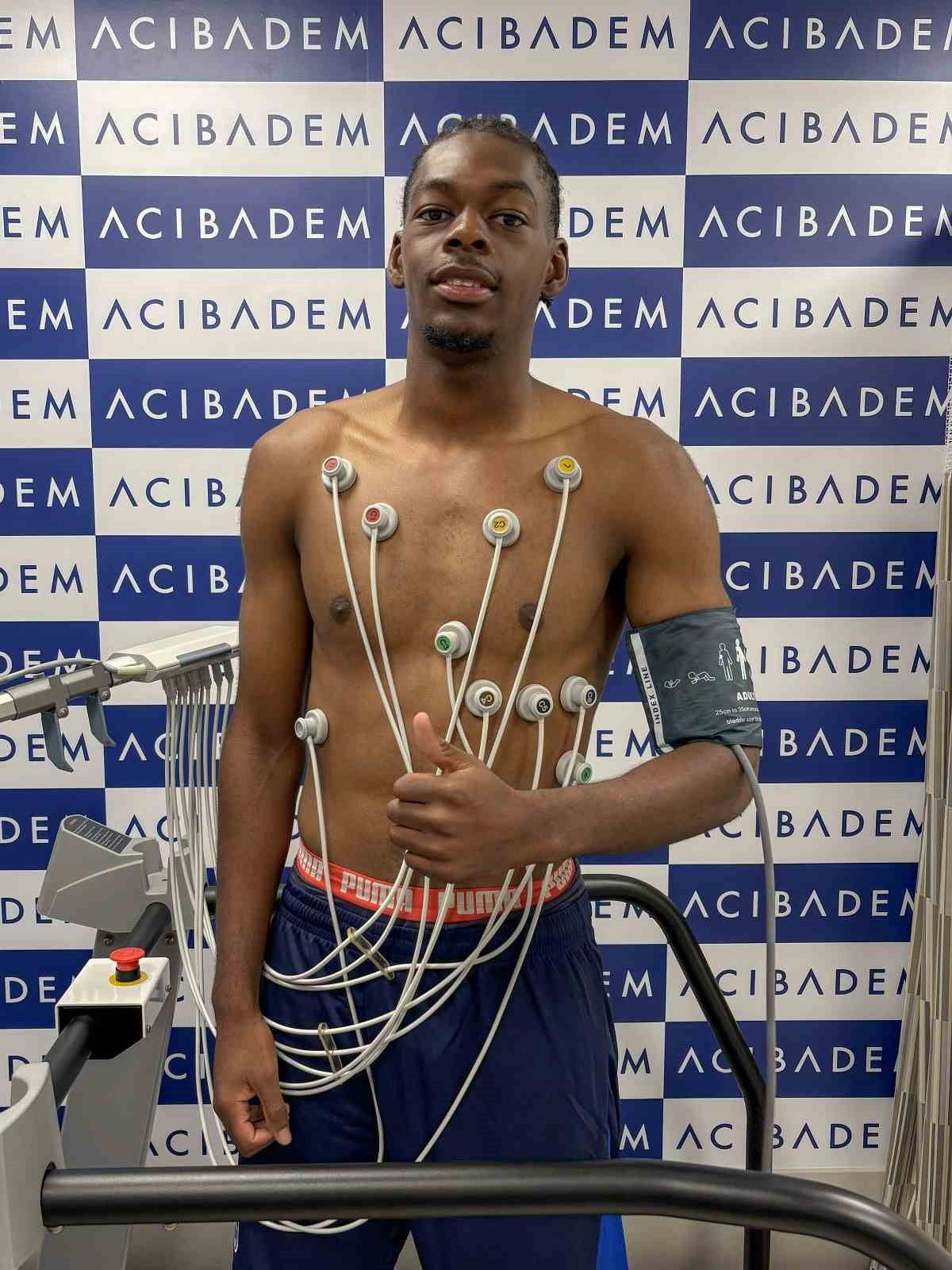 TRABZONSPOR, BELÇİKA EKİBİ STANDARD LİEGE FORMASI GİYEN RENE MİTONGO MUTEBA'NIN KESİN TRANSFERİ...