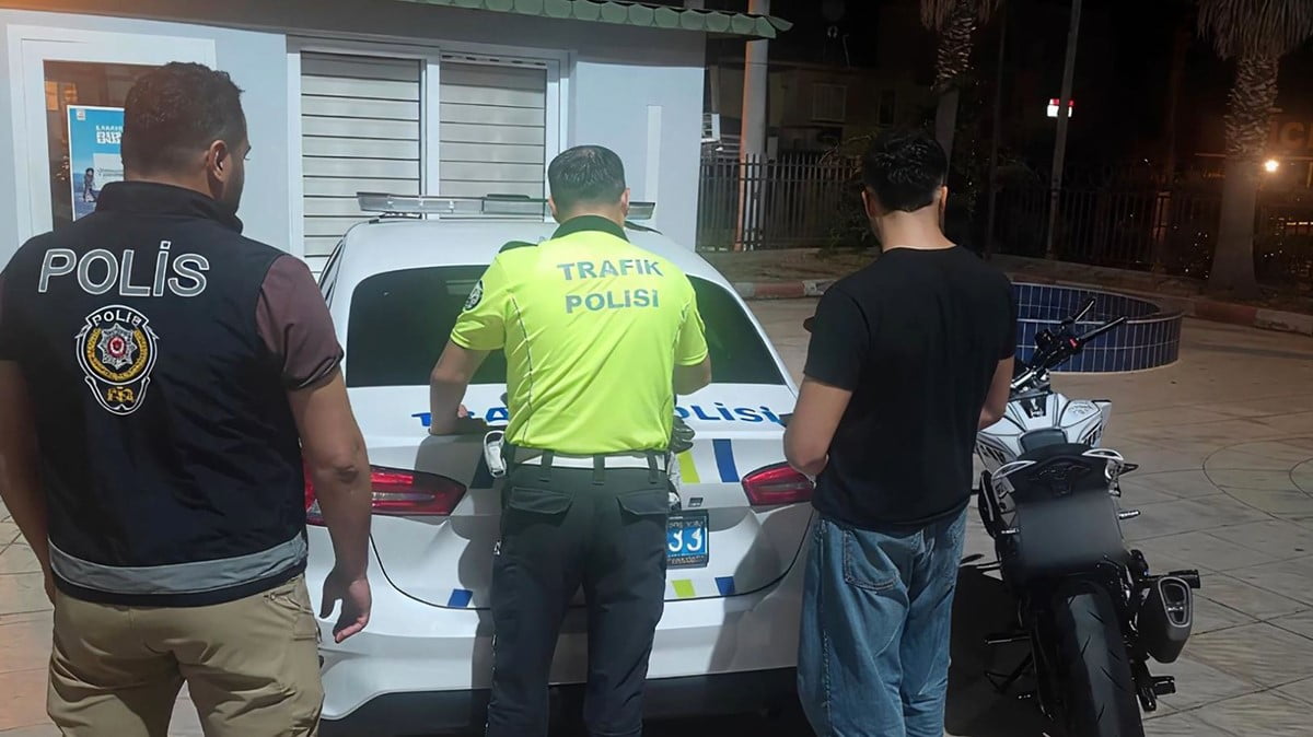 TRAFİĞİ TEHLİKEYE DÜŞÜREN ŞAHSIN SÜRÜCÜ BELGESİNE 60 GÜN SÜREYLE EL KONULDU, MOTOSİKLETİ İSE 60...