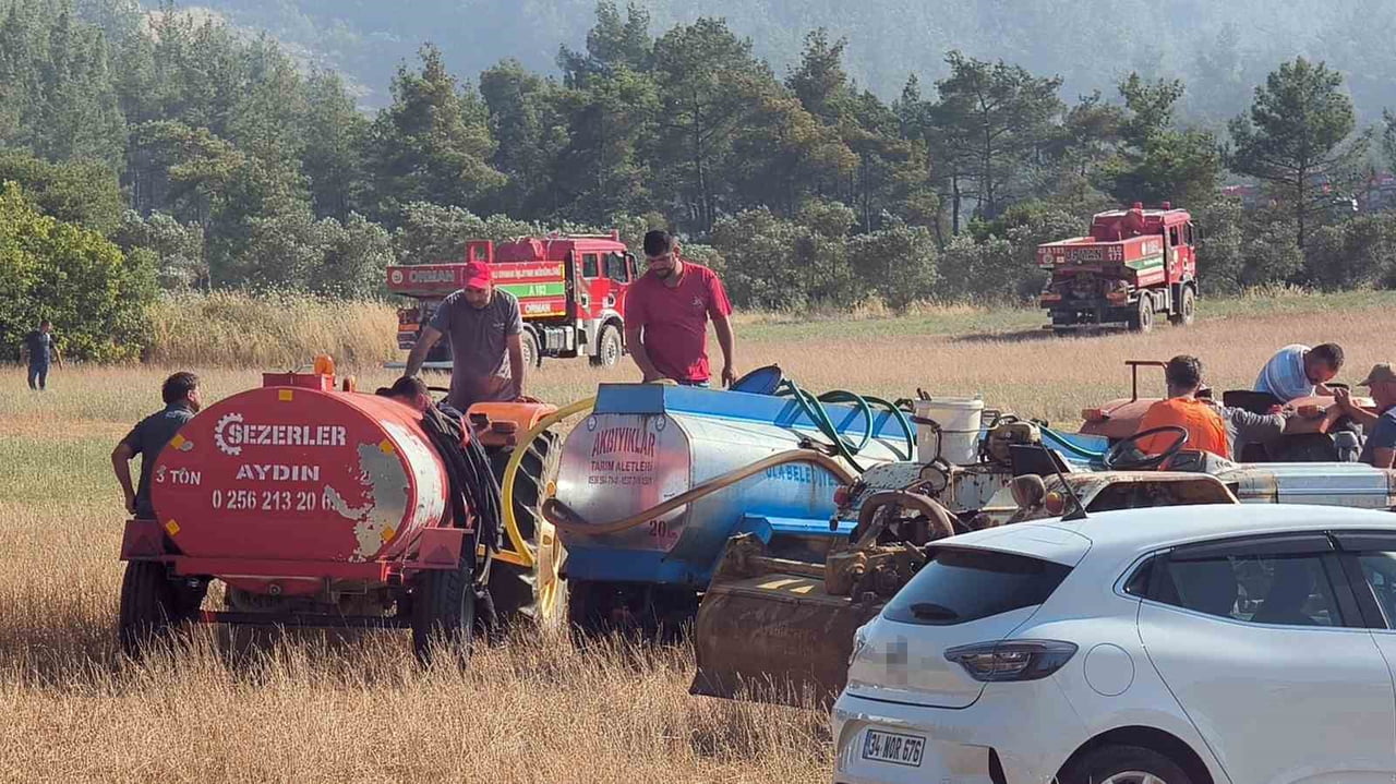 TRAKTÖRÜNÜ VE SU TANKERİNİ ALAN YANGINA KOŞTU