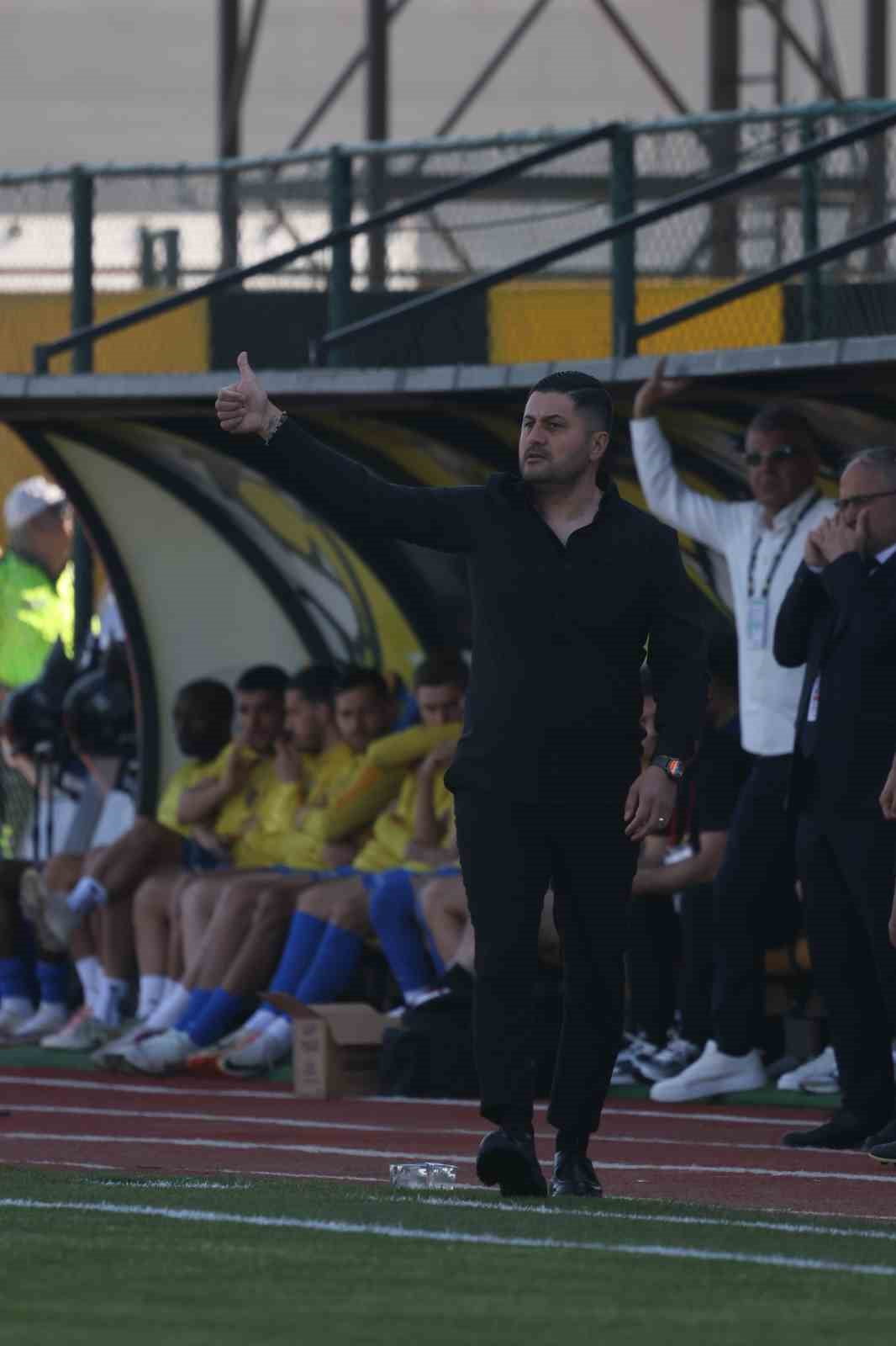 TRANSFER POLİTİKASINI DEĞİŞTİREREK GENÇ OYUNCULARA YÖNELEN ALİAĞA FK’NIN, TEKNİK DİREKTÖR ÇAĞDAŞ...