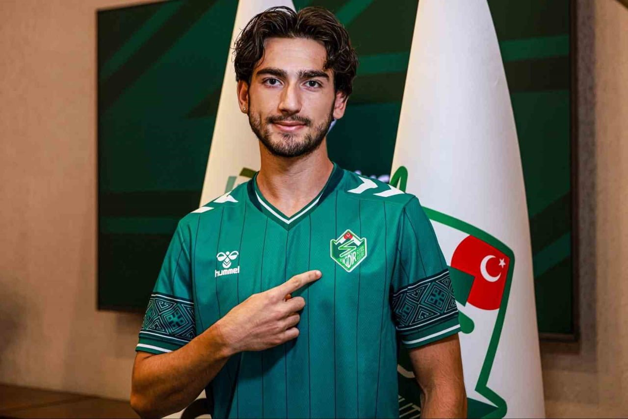 TRENDYOL 1. LİG EKİPLERİNDEN IĞDIR FK, 19 YAŞINDAKİ STOPER YİĞİT ALİ BUZ İLE 3+1 YILLIK SÖZLEŞME...