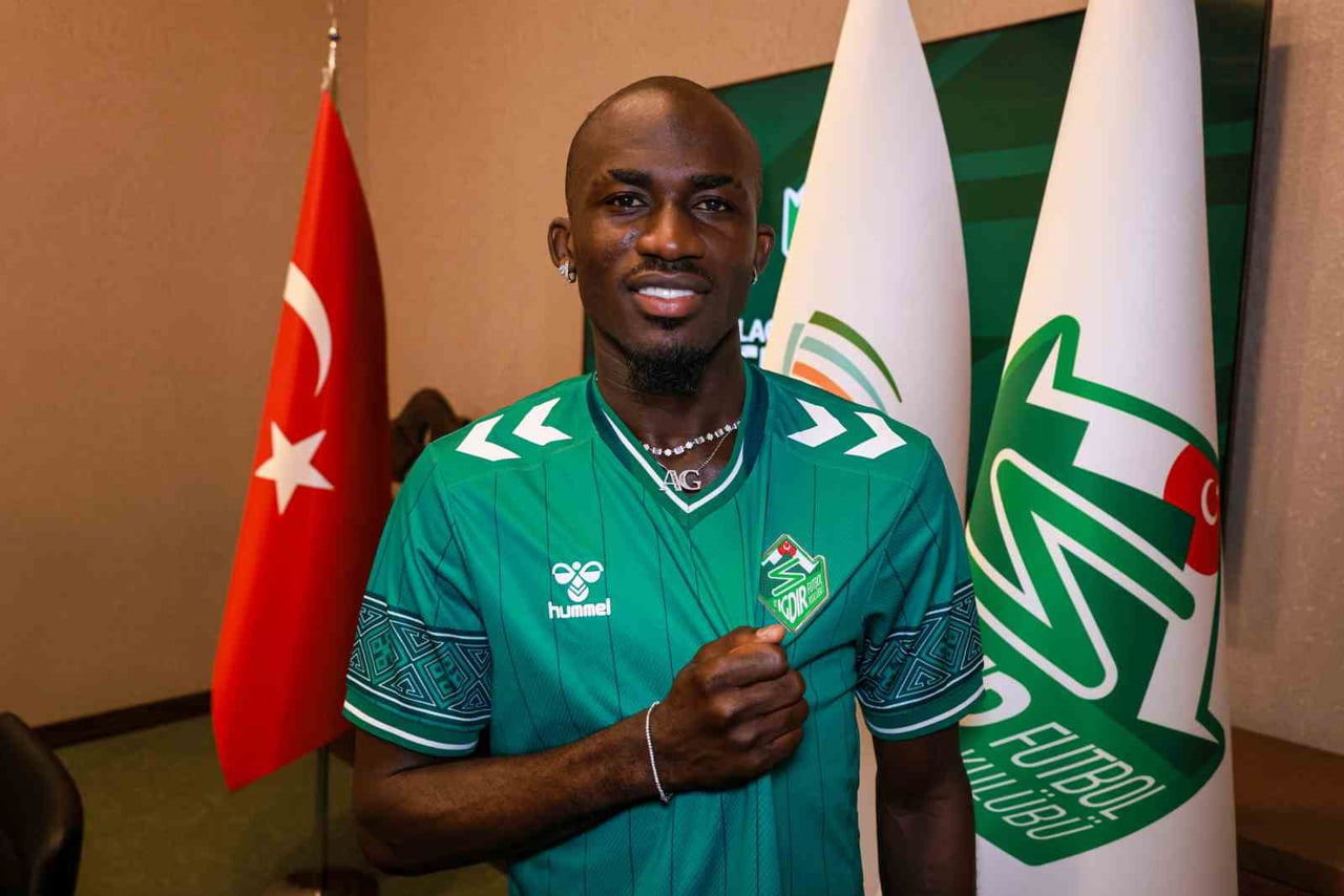 TRENDYOL 1. LİG EKİPLERİNDEN IĞDIR FK, GANALI FUTBOLCU FELİX AFENA-GYAN'I RENKLERİNE BAĞLADI.