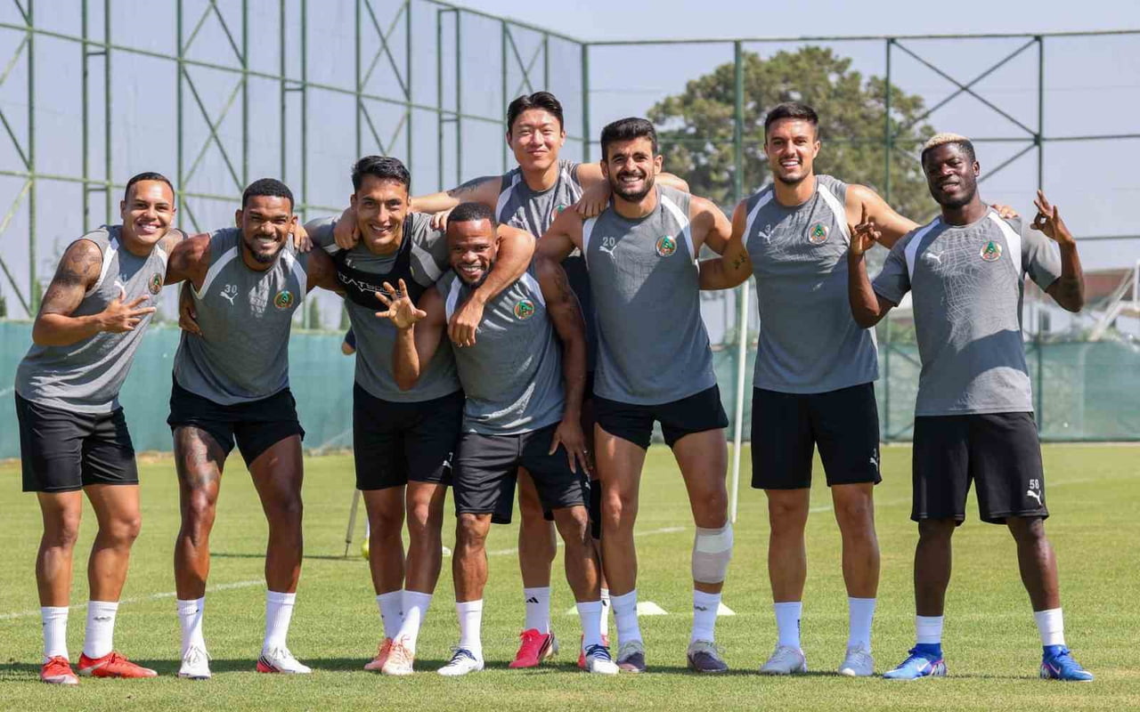 TRENDYOL SÜPER LİG EKİPLERİNDEN CORENDON ALANYASPOR, YENİ SEZON HAZIRLIKLARINI SÜRDÜRDÜĞÜ BURDUR...