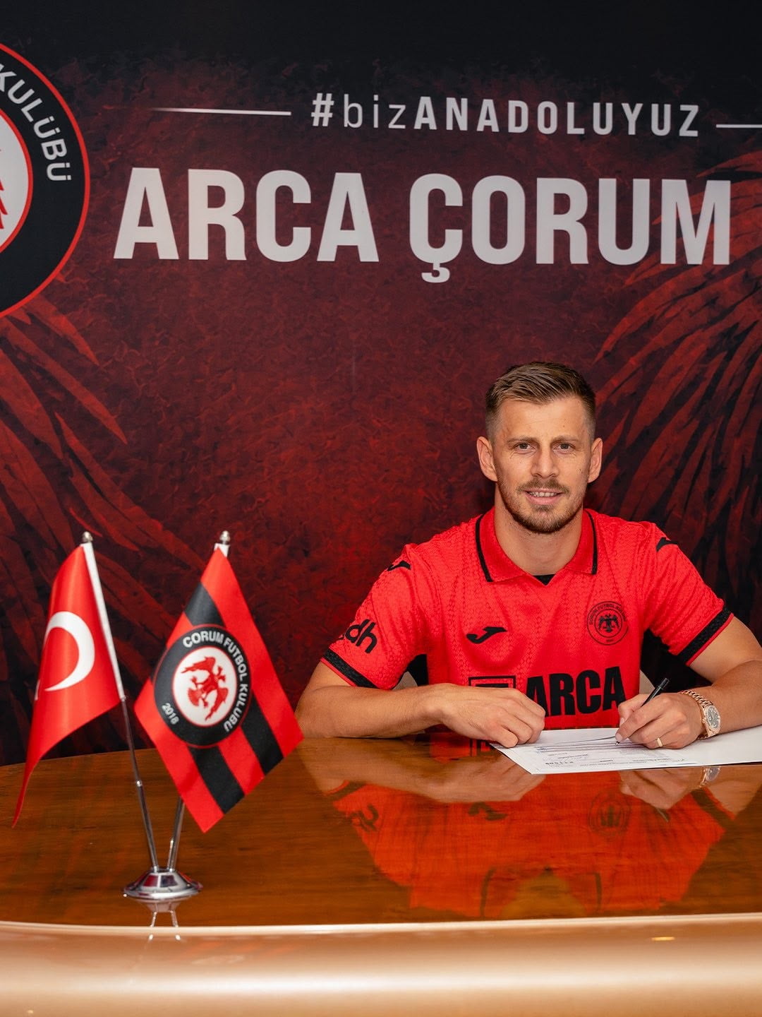 TRENDYOL SÜPER LİG EKİPLERİNDEN ÇORUM FK, US LECCE İLE ANLAŞARAK YLBER RAMADANİ’Yİ 2+1 YILLIK...