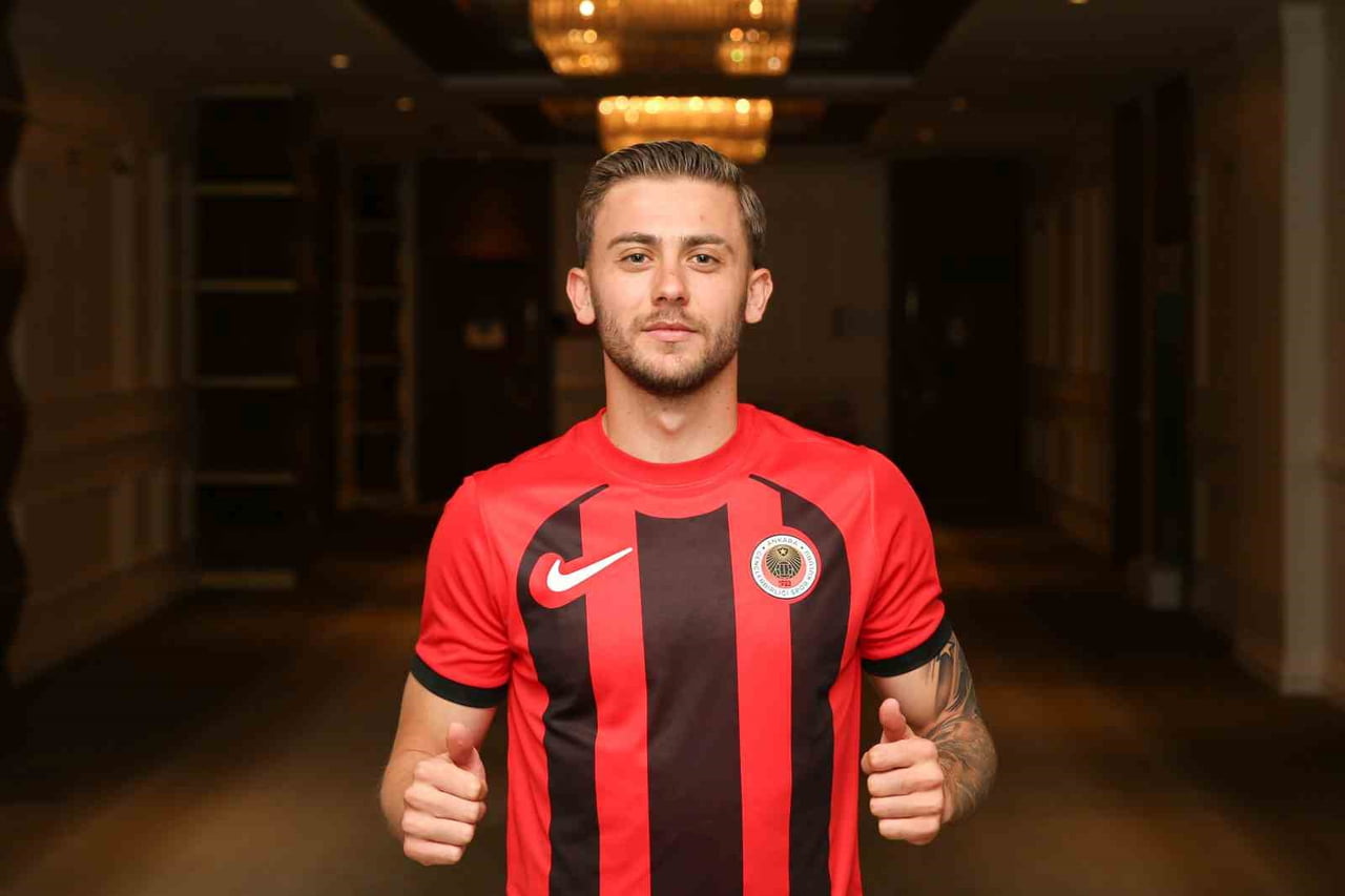 TRENDYOL SÜPER LİG EKİPLERİNDEN GENÇLERBİRLİĞİ, FUTBOL AKADEMİSİNDEN YETİŞEN ORTA SAHA OYUNCUSU...
