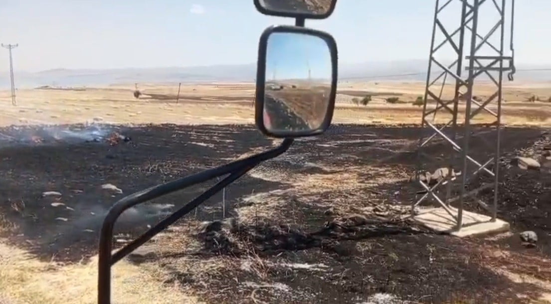 TUNCELİ'DE OTLUK ALANDA ÇIKAN YANGIN, KÖYLÜLERİN MÜDAHALESİYLE EKİLİ ARAZİLERE ULAŞMADAN...