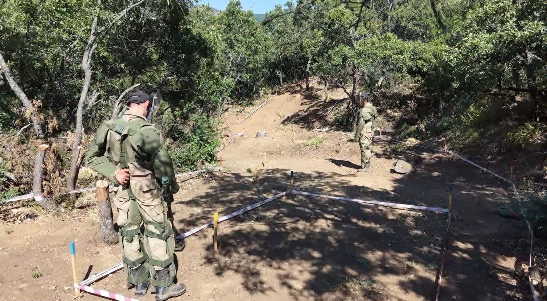 TUNCELİ'DE YÜRÜTÜLEN MAYIN TEMİZLEME ÇALIŞMALARIYLA YILLARDIR RİSK TAŞIYAN ALANLAR GÜVENLİ HALE...
