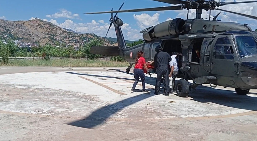 TUNCELİ’DE ENGEREK YILANI TARAFINDAN ISIRILAN ŞAHIS, JANDARMA HELİKOPTERİYLE TUNCELİ DEVLET...
