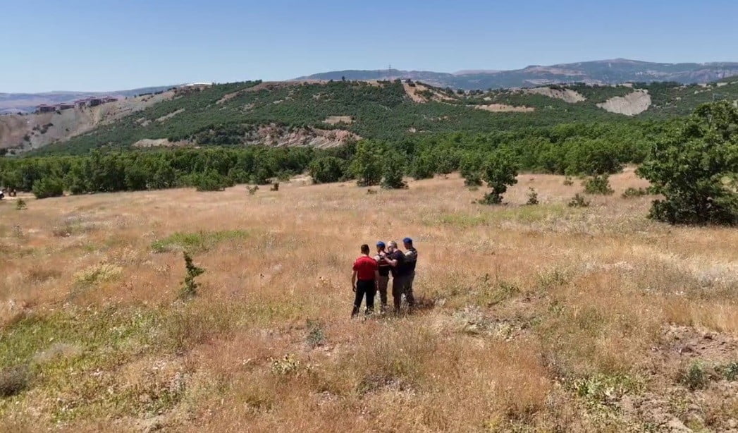 TUNCELİ’DE GÜLİSTAN DOKU SORUŞTURMASI KAPSAMINDA YAPILAN ARAMA ÇALIŞMASI KENTİN ÇEŞİTLİ...