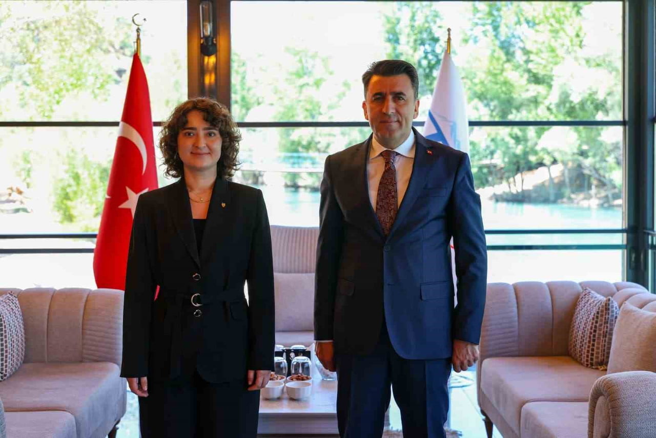 TUNCELİ’NİN İLK KADIN VALİ YARDIMCISI DİLARA ŞENOĞLU, VALİ ŞEFİK AYGÖL’Ü ZİYARET EDEREK GÖREVİNA...