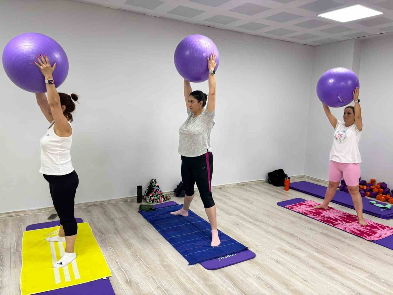 TURGUTLU BELEDİYESİNİN YAZ SPOR KURSLARI KAPSAMINDA DÜZENLEDİĞİ KADINLARA ÖZEL ZUMBA VE PİLATES...