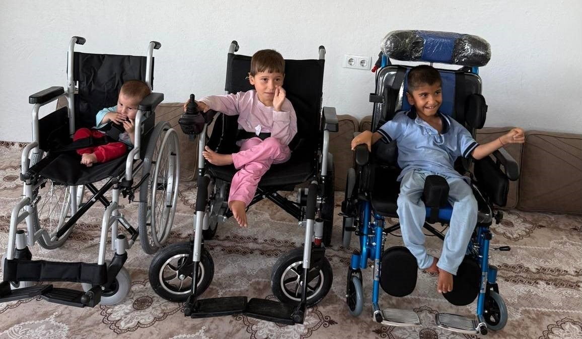 TÜRK KIZILAY ŞIRNAK ŞUBESİ, SİLOPİ'DE CAM KEMİK HASTALIĞIYLA YAŞAM MÜCADELESİ VEREN ÜÇ KARDEŞE...