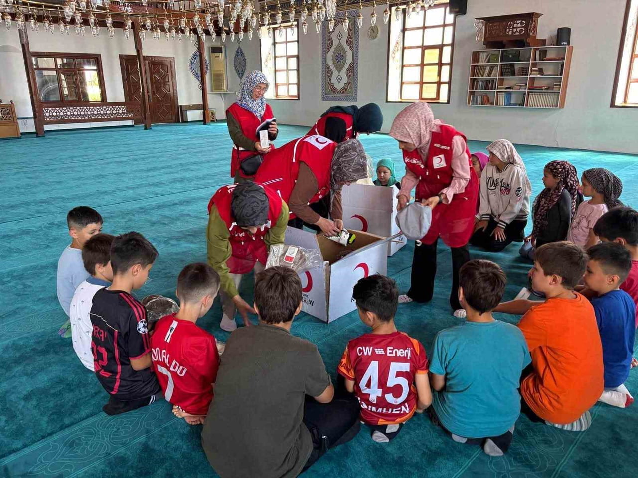 TÜRK KIZILAY VEZİRKÖPRÜ ŞUBE BAŞKANLIĞI, İLÇEDE EĞİTİMLERİNİ SÜRDÜREN YAZ KUR'AN KURSLARINI...