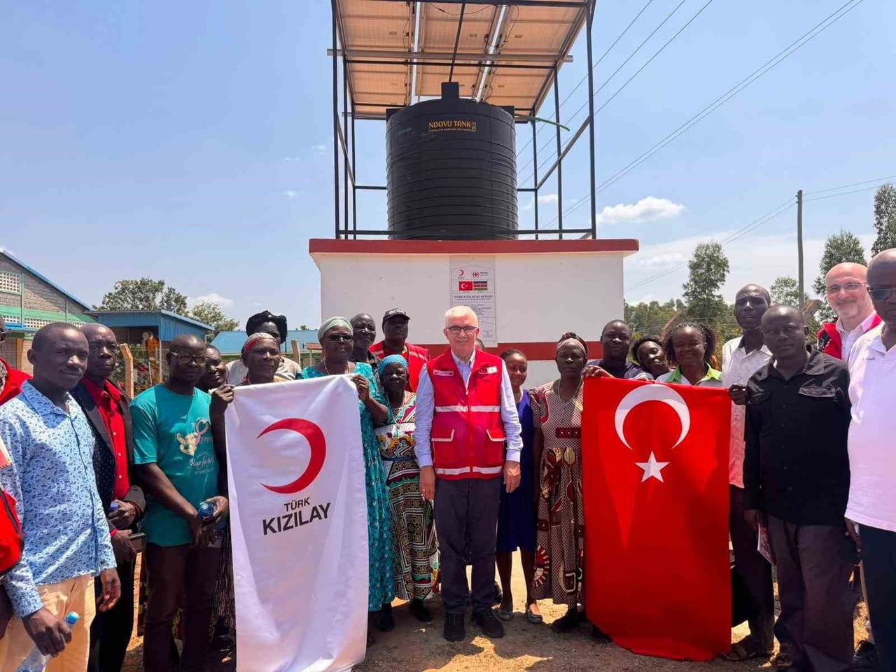 TÜRK KIZILAYI, AFRİKA'DAKİ İNSANİ YARDIM FAALİYETLERİNE BİR YENİSİNİ DAHA EKLEYEREK KENYA'DA GÜNEŞ...