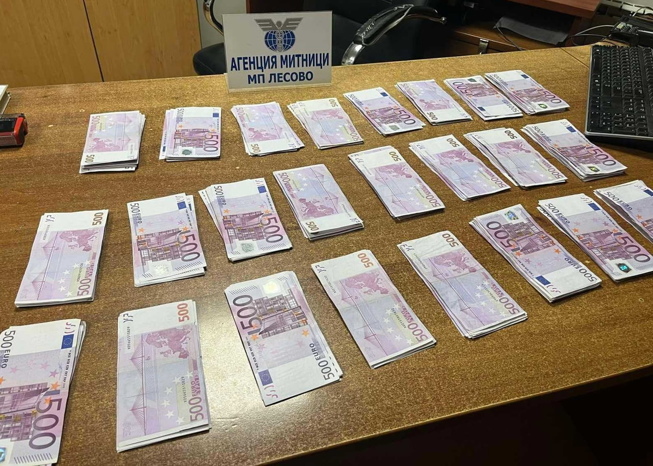 TÜRK VATANDAŞI CEPLERİNE SAKLADIĞI 150 BİN EUROYLA SINIRA TAKILDI