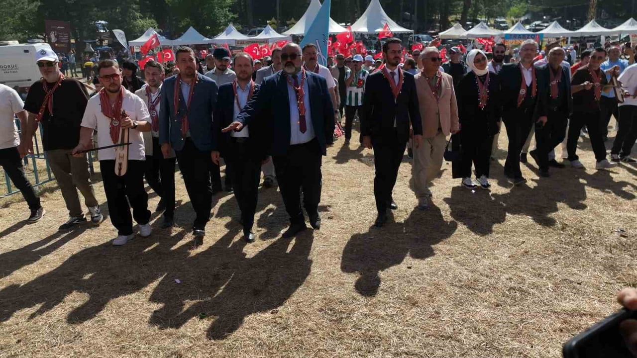 TÜRKİYE'NİN DÖRT BİR YANINDAN BURSA'YA GELEN GİRESUNLULAR, 3 GÜN 3 GECE SÜREN FESTİVALDE BİR ARAYA...