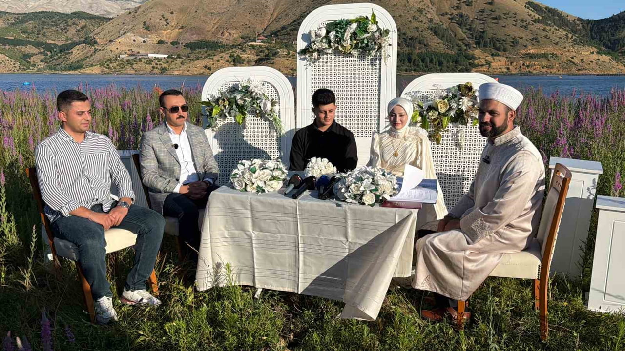 TÜRKİYE'NİN EN DİKKAT ÇEKİCİ DOĞAL OLUŞUMLARINDAN BİRİ OLARAK BİLİNEN ADIYAMAN'IN ÇELİKHAN...