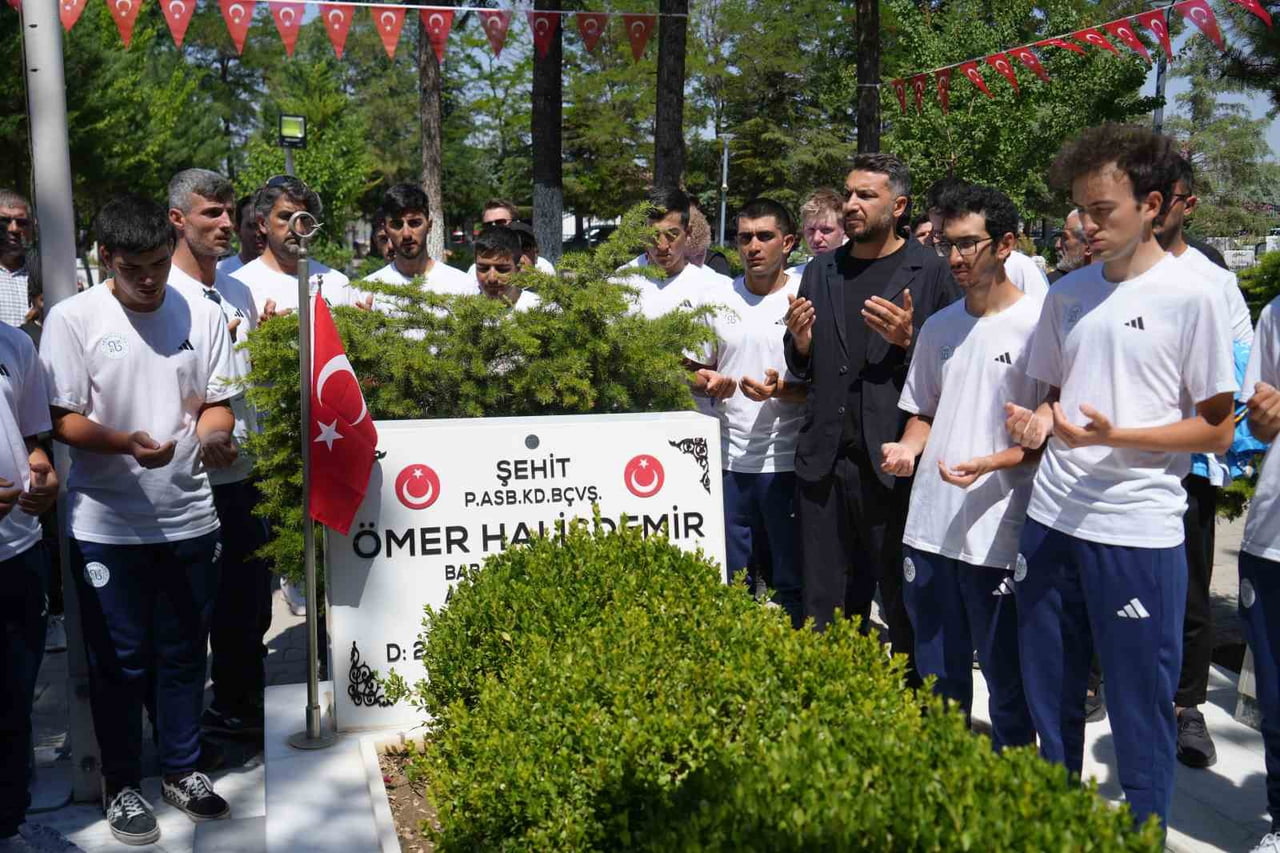 TÜRKİYE'NİN FARKLI İLLERİ İLE KARDEŞ ÜLKELERDEN GELEN 35'İN ÜZERİNDE PROFESYONEL BİSİKLET...