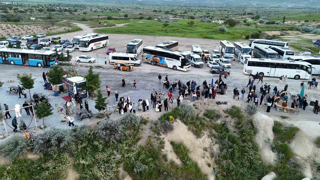 TÜRKİYE'NİN ÖNEMLİ TURİZM MERKEZLERİNDEN KAPADOKYA'DA SICAK HAVA BALONU TURLARI, OLUMSUZ HAVA...
