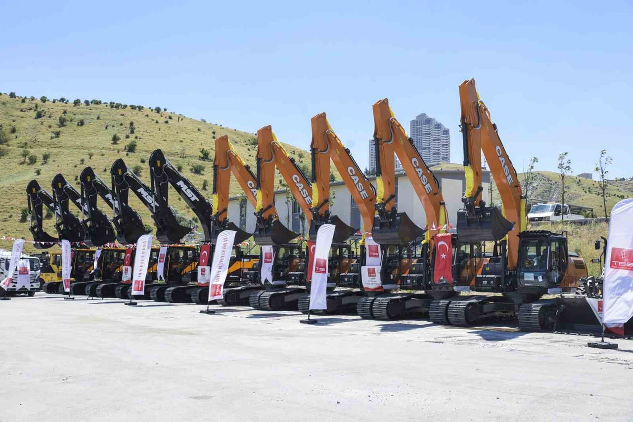 TÜRKİYE BELEDİYELER BİRLİĞİ TARAFINDAN 121 BELEDİYEYE TOPLAM 122 HİZMET ARACI HİBE...