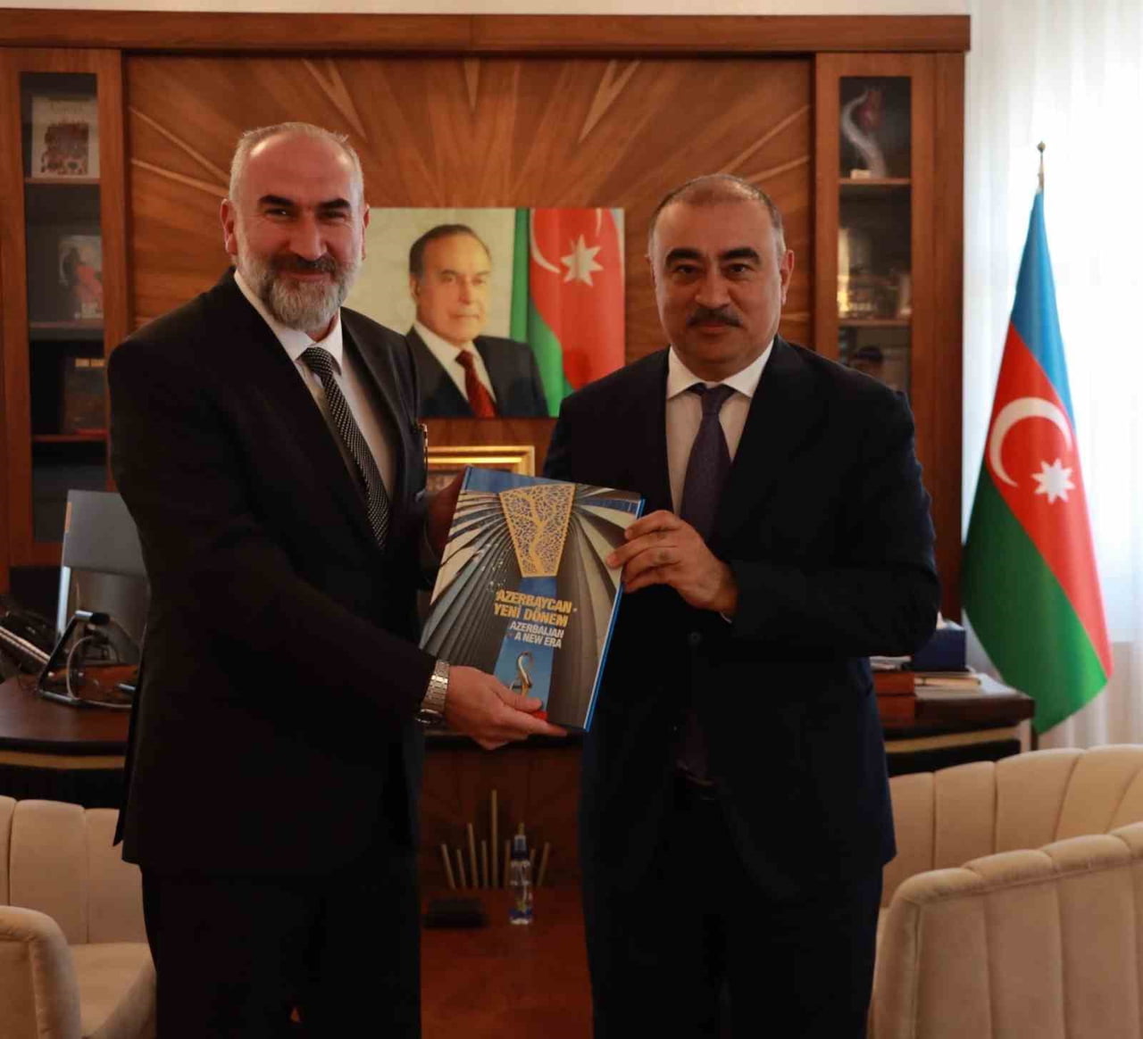TÜRKİYE-ÇİN İŞ GELİŞTİRME VE DESTEKLEME DERNEĞİ GENEL BAŞKANI İHSAN BEŞER (SOLDA) AZERBAYCAN...