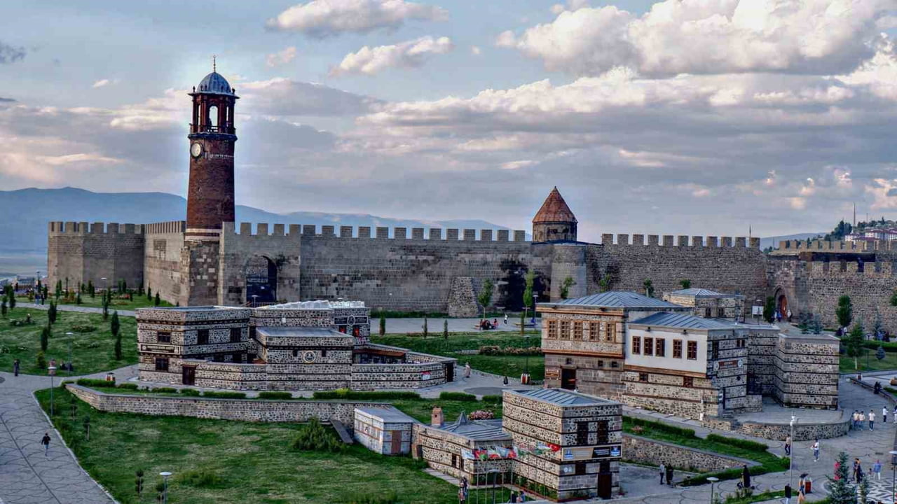 TÜRKİYE DİL VE EDEBİYAT DERNEĞİ ERZURUM ŞUBESİ YÖNETİM KURULU ÜYESİ TANER ÖZDEMİR'İN GÜN YÜZÜNE...