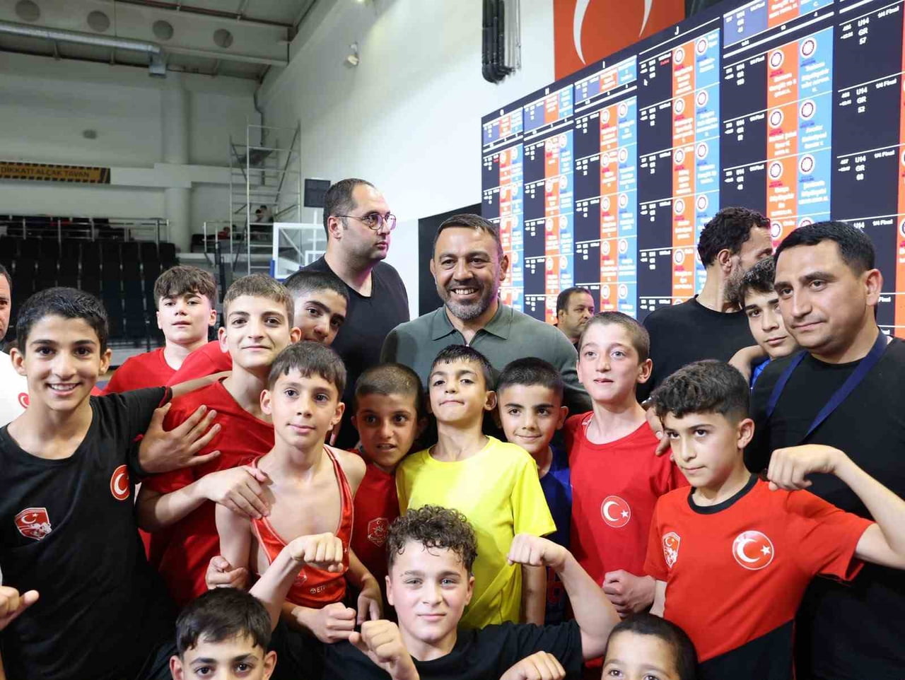 TÜRKİYE GÜREŞ FEDERASYONU’NUN DÜZENLEDİĞİ TÜRKİYE MİNİKLER GÜREŞ ŞAMPİYONASINI GENÇLİK VE SPOR...