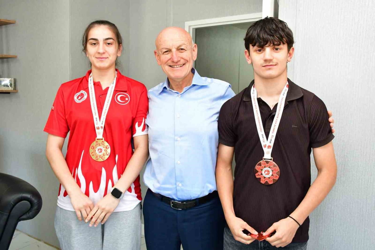 TÜRKİYE KİCK BOKS ŞAMPİYONASI'NDA ELDE ETTİKLERİ DERECELERLE TERME'NİN GURURU OLAN SPORCULAR...
