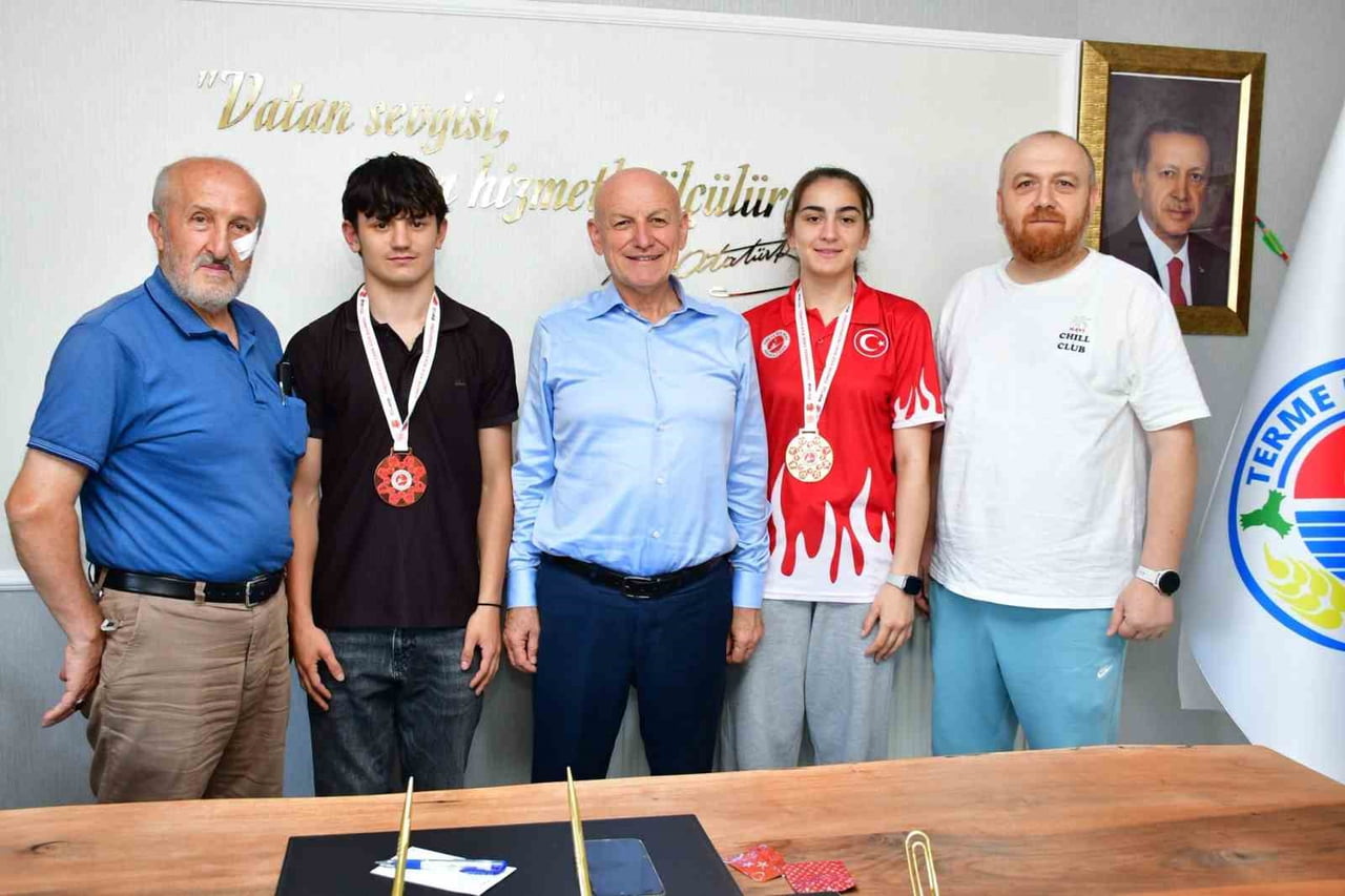 TÜRKİYE KİCK BOKS ŞAMPİYONASI'NDA ELDE ETTİKLERİ DERECELERLE TERME'NİN GURURU OLAN SPORCULAR...